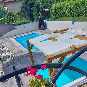 As With Swimming Pool And A Large Yard Appartamento